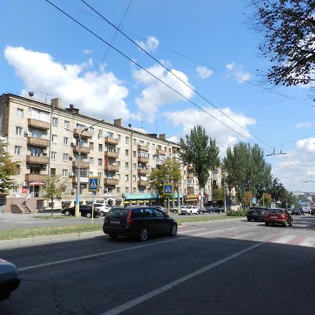 3-Room Apartment Near Inturist On Sobornyi Avenue 156, By Grandhome Zaporizhia Bagian luar foto
