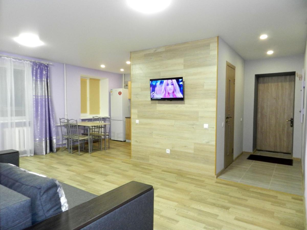3-Room Apartment Near Inturist On Sobornyi Avenue 156, By Grandhome Zaporizhia Bagian luar foto