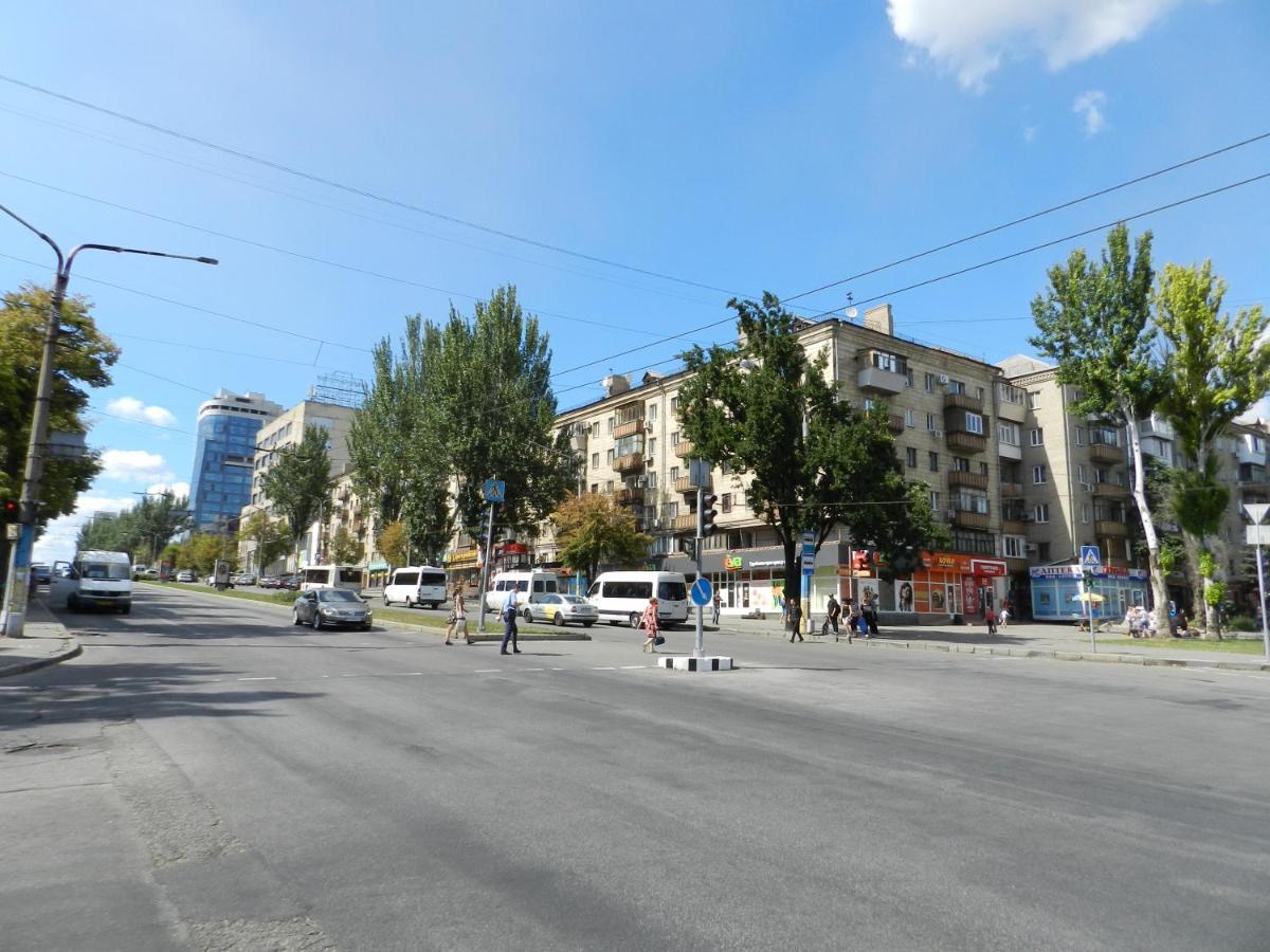 3-Room Apartment Near Inturist On Sobornyi Avenue 156, By Grandhome Zaporizhia Bagian luar foto